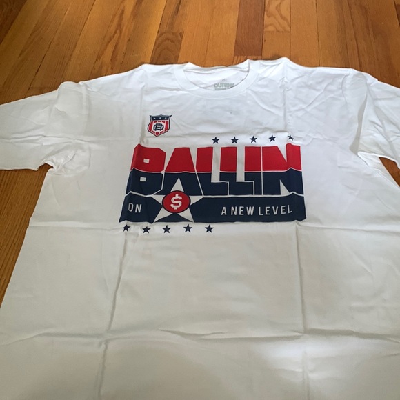 Men's white graphic Tshirt size xl - Picture 1 of 3
